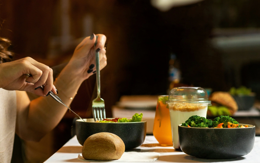 Ménopause et prise de poids : causes, durée et solutions pour maigrir